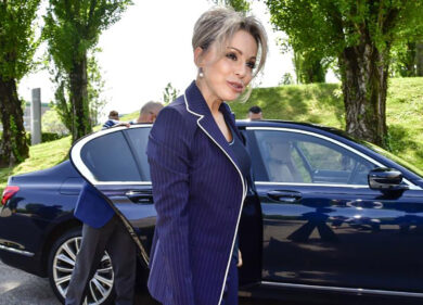 Eredità Berlusconi, lascito azionario a Fascina e l’impero da 4 mld ai figli