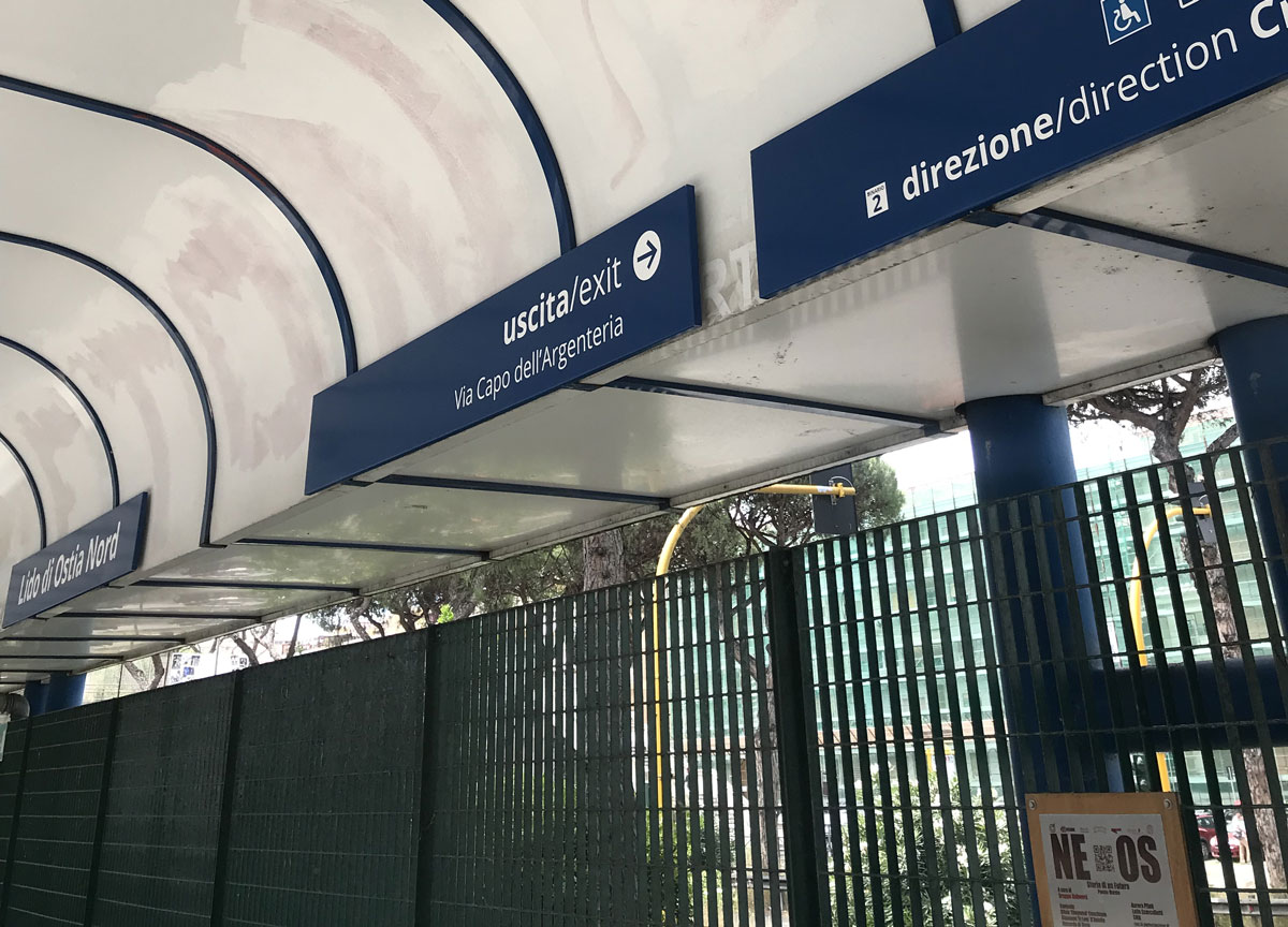 Ostia, miracolo Cotral: l’uscita Argentiera diventa argenteria. Una forchetta Ostia, miracolo Cotral: l’uscita Argentiera diventa argenteria. Una forchetta