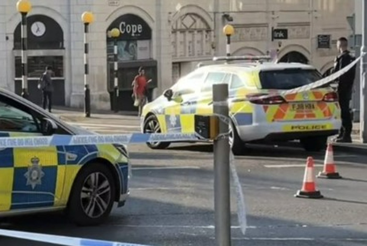 Regno Unito, attacco a Nottingham: trovate tre persone morte e tre feriti Regno Unito, attacco a Nottingham: trovate tre persone morte e tre feriti