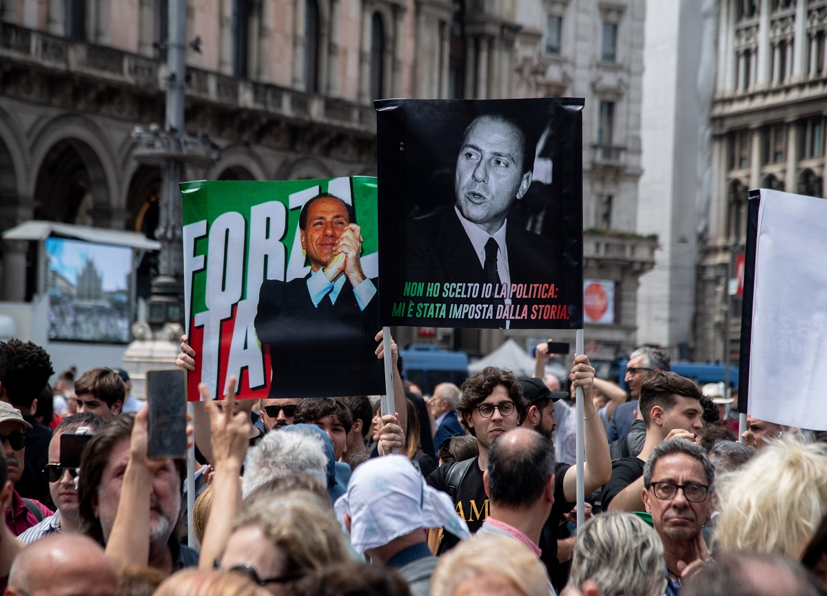 Dove c’è Berlusconi c’è business. Persino al suo funerale… Dove c’è Berlusconi c’è business. Persino al suo funerale…