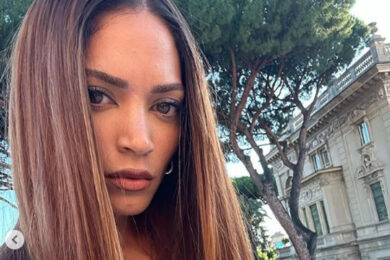 Belinda Bencic, scollatura e niente reggiseno: dettaglio scottante nello spot