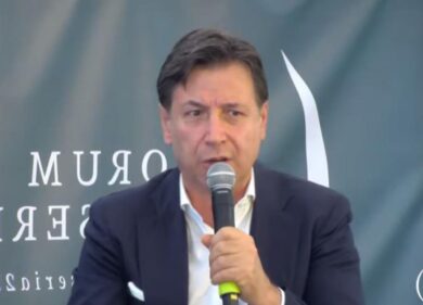 Conte assente ai funerali di Silvio? Smarcarsi da Schlein e ira della base