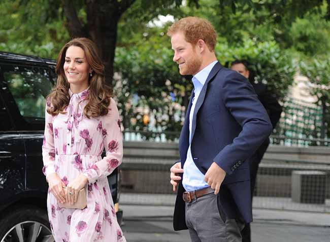 Kate e William dormono in letti separati: allarme a corte, sudditi in ansia Kate e William dormono in letti separati: allarme a corte, sudditi in ansia