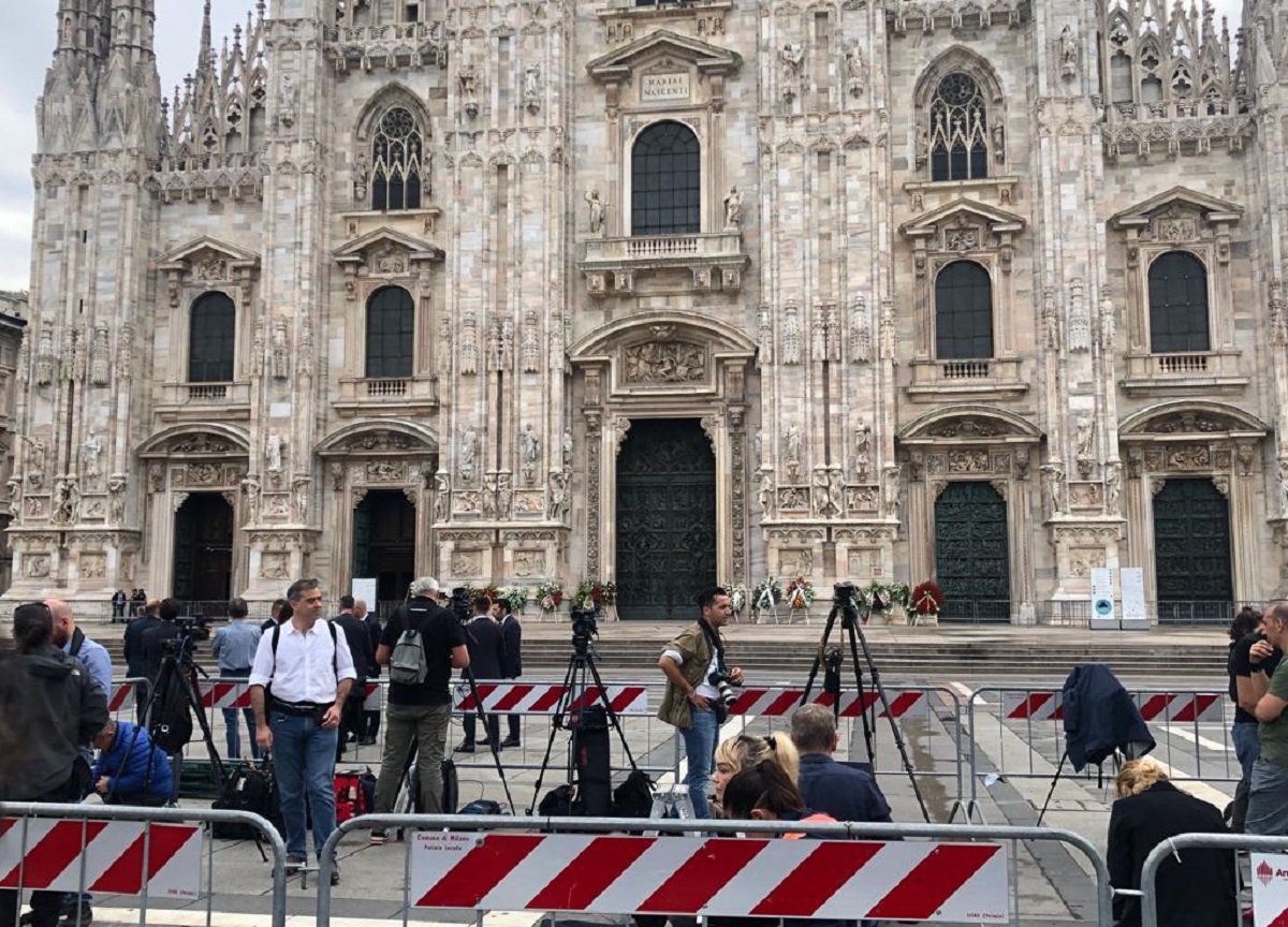 Berlusconi, funerali tra lacrime e cori. “E’ stato un uomo, ora incontra Dio”