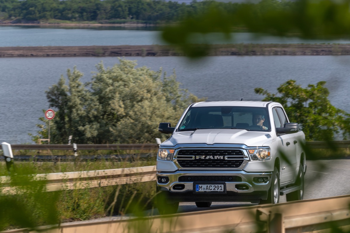 RAM lancia sul mercato europeo il nuovo motore V-6 Pentastar RAM lancia sul mercato europeo il nuovo motore V-6 Pentastar