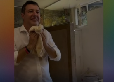 Salvini e la scommessa con Berlusconi: “Mi fece trovare rasoio e…”