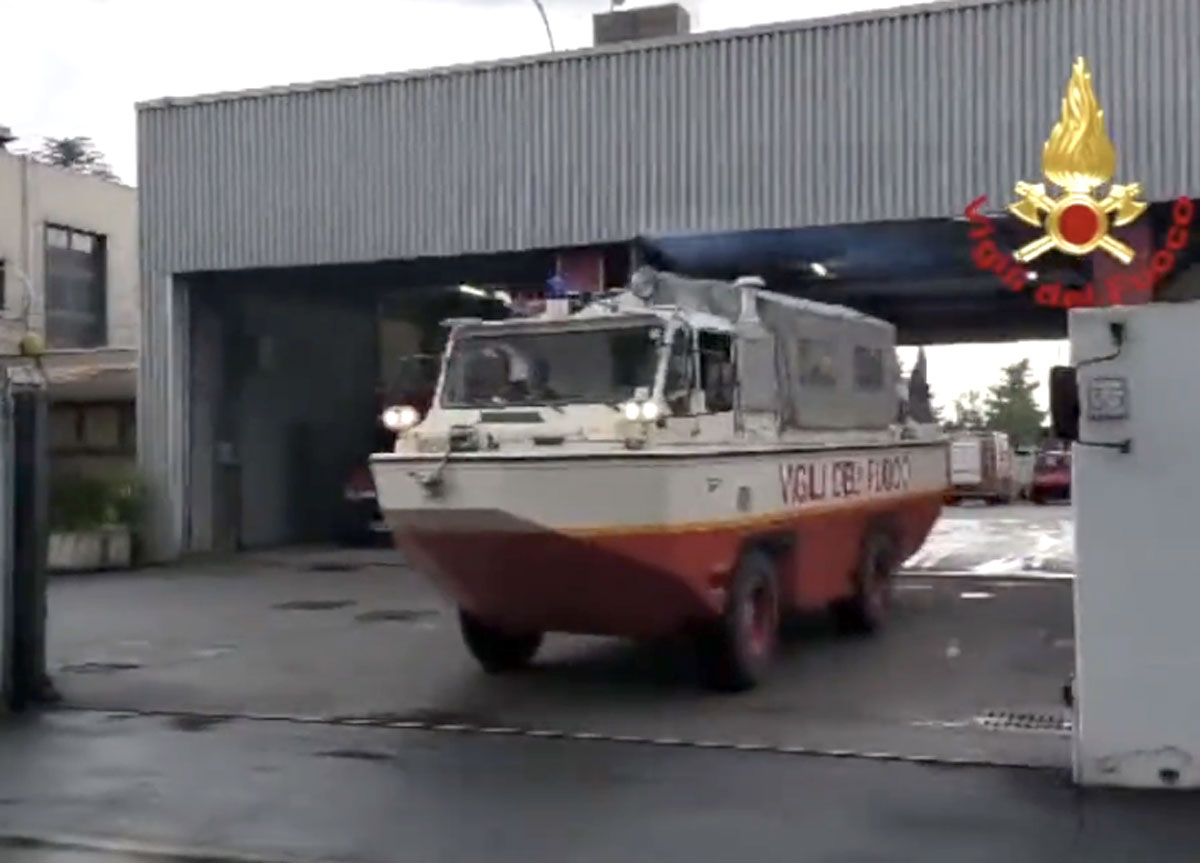 Bomba d’acqua a Roma: bambini intrappolati in un centro estivo a Fidene Bomba d’acqua a Roma: bambini intrappolati in un centro estivo a Fidene