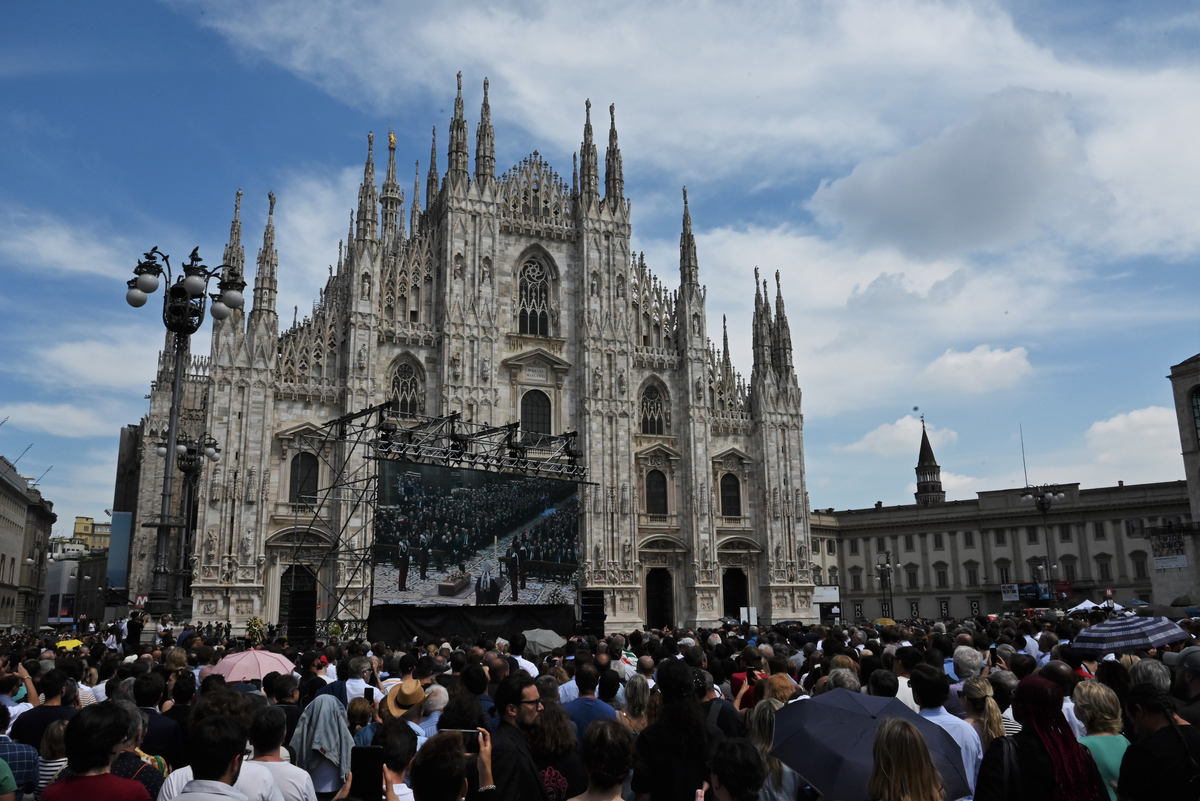 Silvio Berlusconi un ricordo e saluto indelebile a Milano