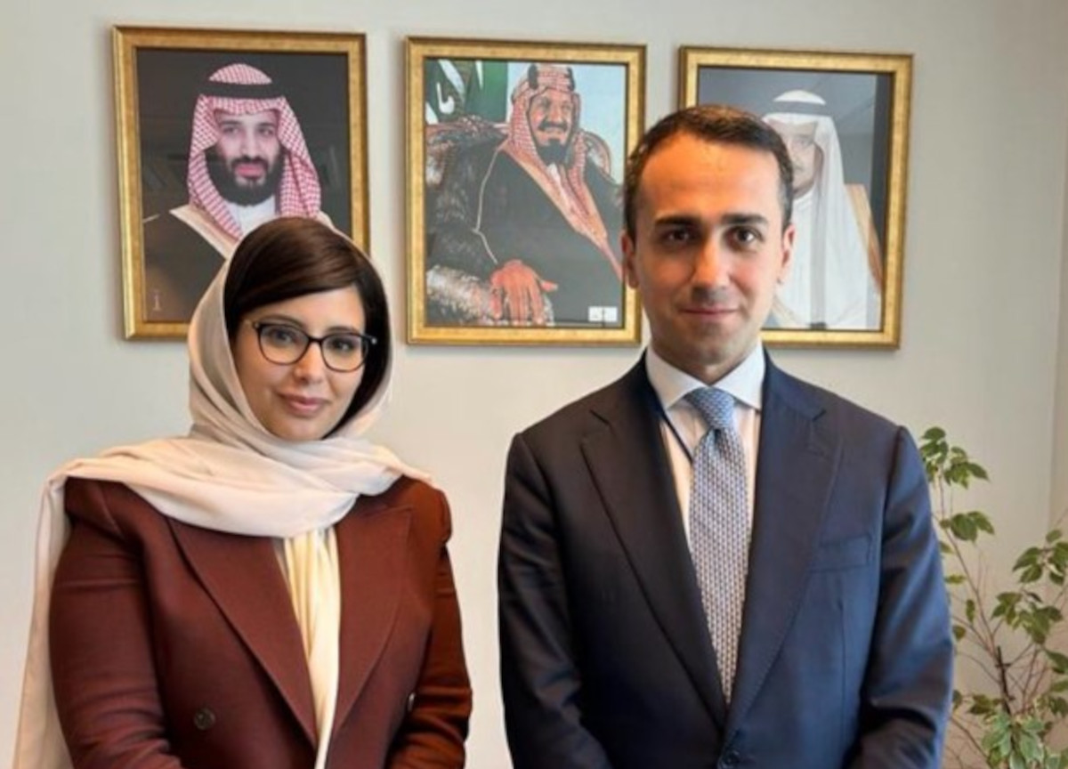 Di Maio e “l’inchino” a Bin Salman in Arabia. L’ex M5s sulle orme di Renzi