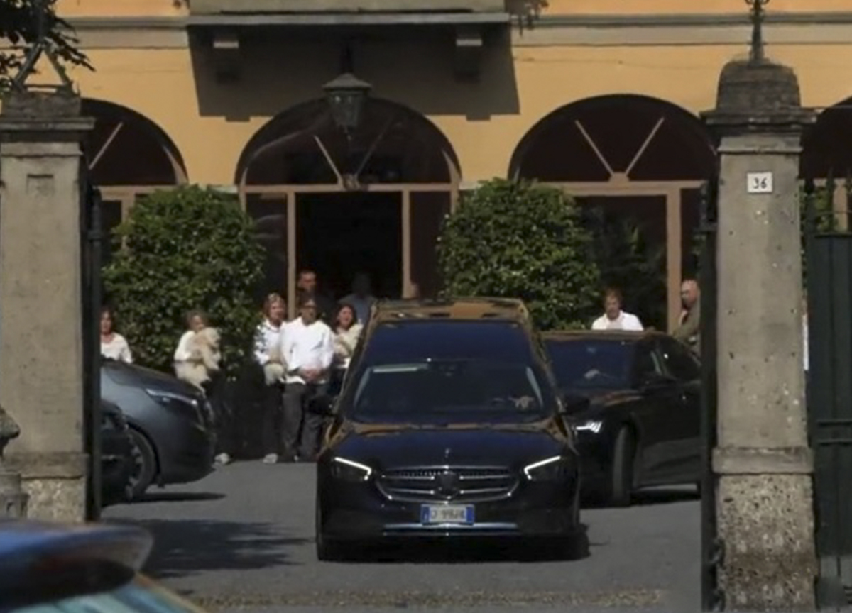 Berlusconi, cremazione ad Alessandria. Poi le ceneri nel mausoleo di Arcore Berlusconi, cremazione ad Alessandria. Poi le ceneri nel mausoleo di Arcore