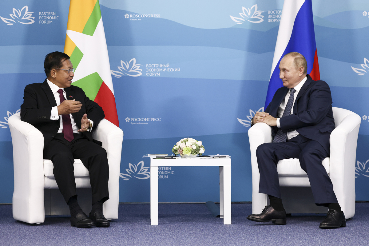 Putin vede rosa sul Pil 2023: +2%. Poi il minuto di silenzio per Silvio Putin vede rosa sul Pil 2023: +2%. Poi il minuto di silenzio per Silvio