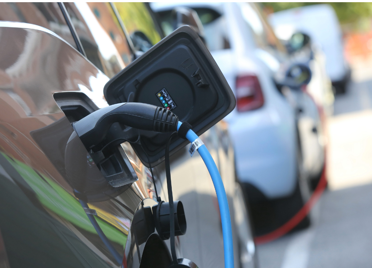 Auto elettrica esplosa, i proprietari ad Affari: “Devastata anche la casa” Auto elettrica esplosa, i proprietari ad Affari: “Devastata anche la casa”