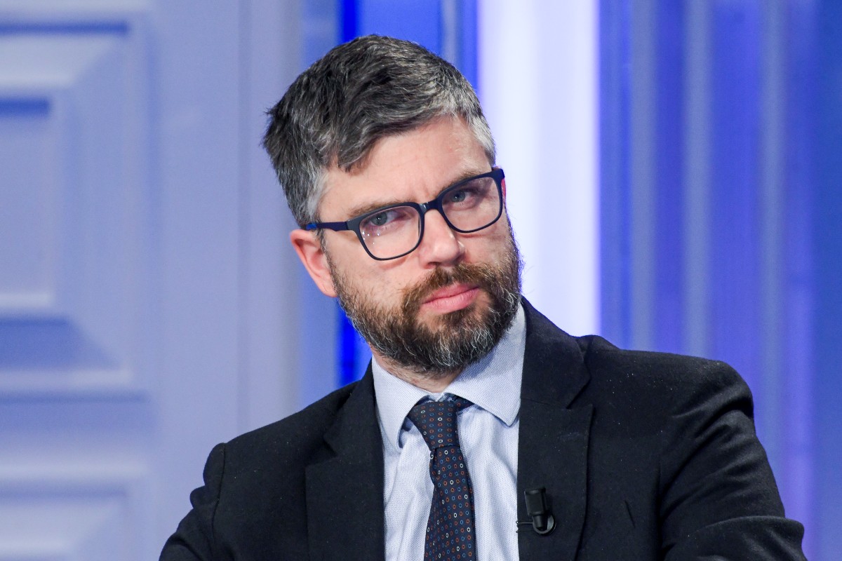 Stefano Feltri, dal potere al tempo libero. Il declino del direttore defenestrato da De Benedetti Stefano Feltri, dal potere al tempo libero. Il declino del direttore defenestrato da De Benedetti