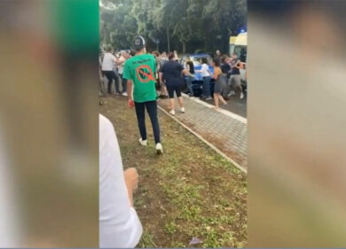 Roma, gli youtuber filmano le auto distrutte e ridono dopo l’incidente