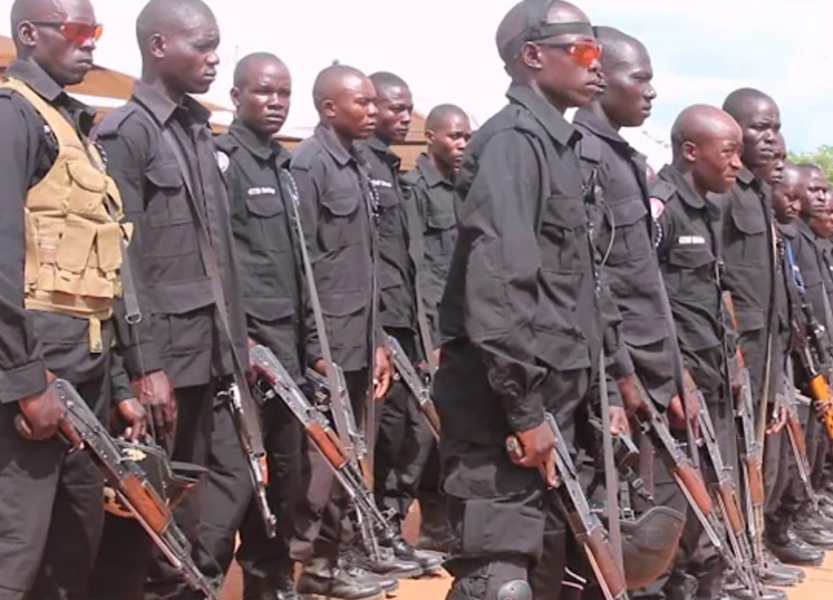 Uganda, uccise 41 persone in una scuola. Studenti bruciati e ragazze rapite Uganda, uccise 41 persone in una scuola. Studenti bruciati e ragazze rapite