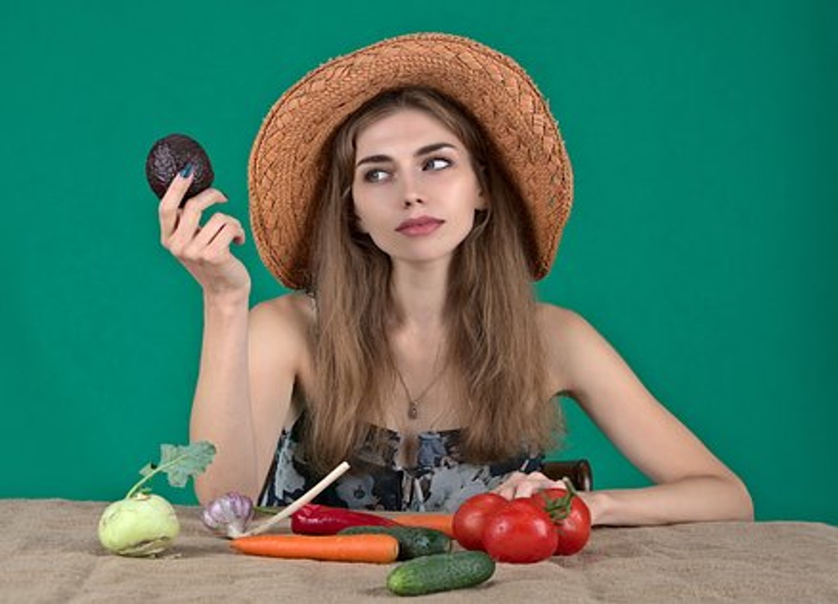 Caldo, ecco che cosa mangiare per evitare gonfiore e pesantezza Caldo, ecco che cosa mangiare per evitare gonfiore e pesantezza