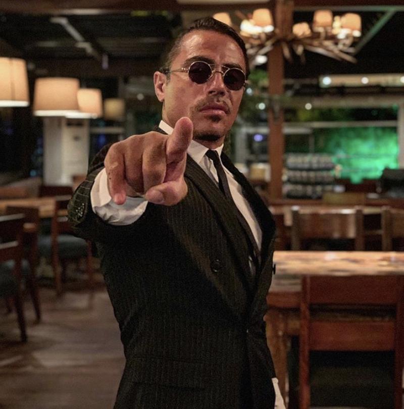 Salt Bae chiude i battenti a New York: la carne ricoperta d’oro non tira più