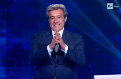 Flavio Insinna, addio in diretta a Rai 1: il saluto commosso a L'”Eredità”