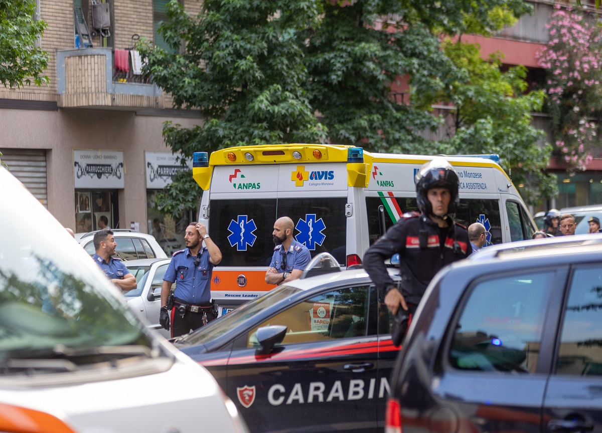 Milano, maxi rissa con 60 persone: sei feriti con arma da taglio Milano, maxi rissa con 60 persone: sei feriti con arma da taglio
