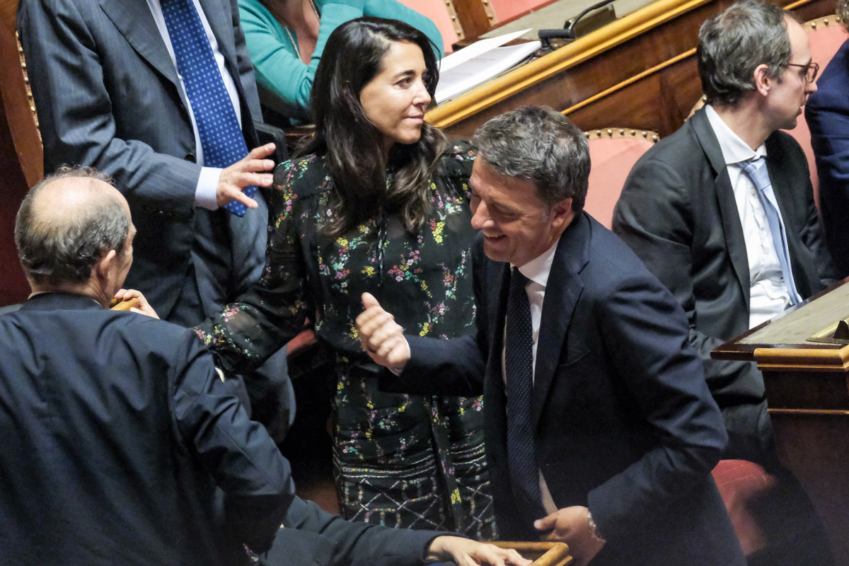 Berlusconi ricordato al Senato. E Renzi lancia l’opa su Forza Italia