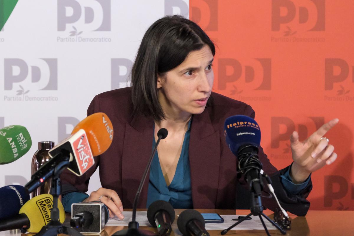 Raggi, elogi a Schlein: “Firmi il referendum sui fondi al servizio pubblico” Raggi, elogi a Schlein: “Firmi il referendum sui fondi al servizio pubblico”