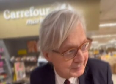 Sgarbi, incursione notturna nel market: cerca il mango ma si compra l’anguria