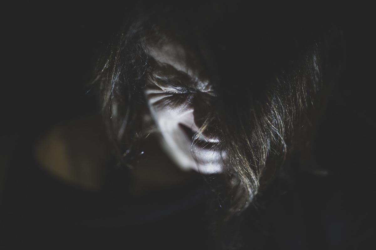 Violenta la figlia e picchia la moglie: il mostro arrestato dalla Polizia