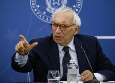 Traccia maturità, ira di Bianchi: “Attacco contro di me”. E Valditara…