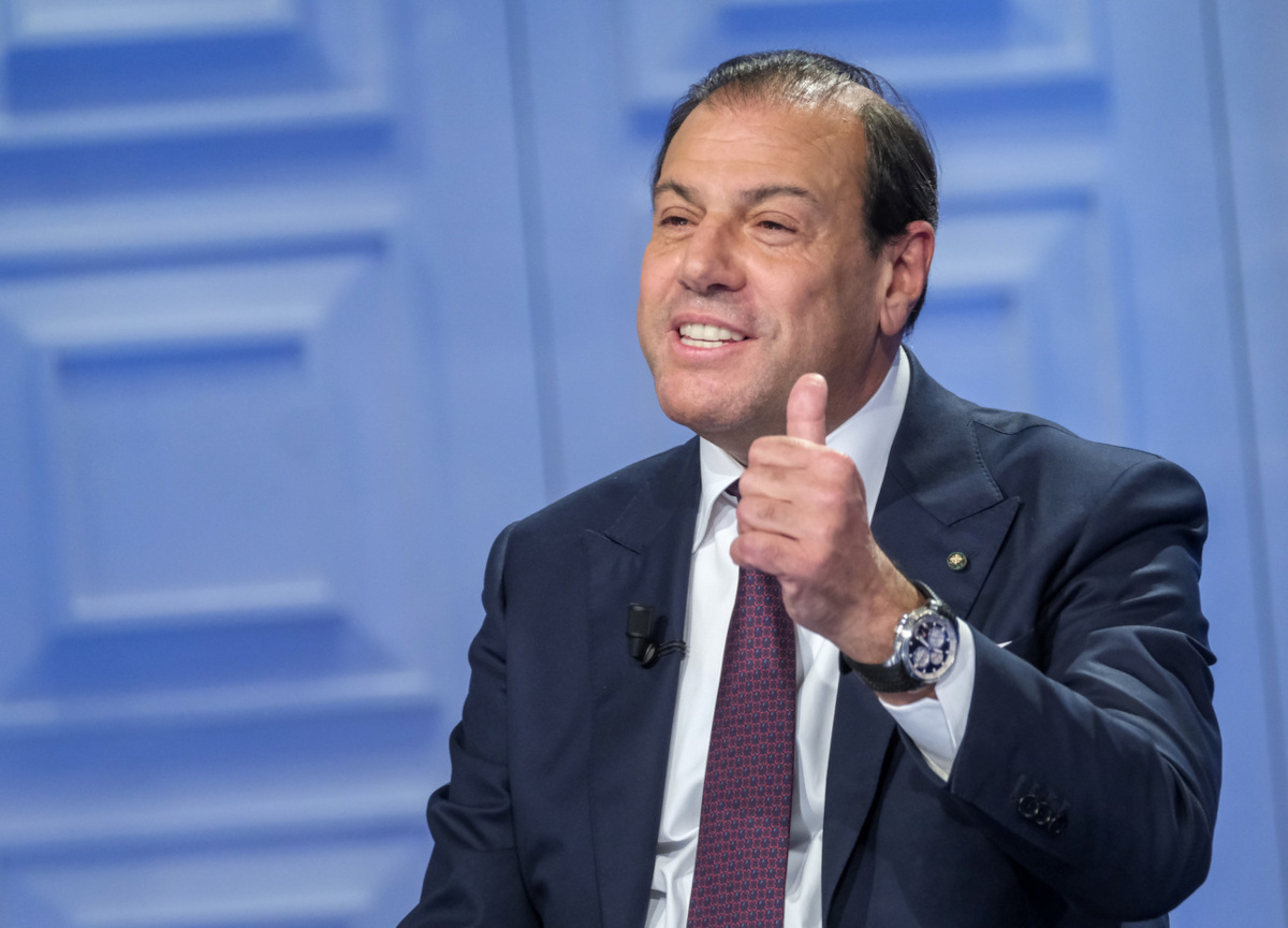 Fisco, via le tasse dalle tredicesime. Ma sfuma la flat tax per i dipendenti Fisco, via le tasse dalle tredicesime. Ma sfuma la flat tax per i dipendenti