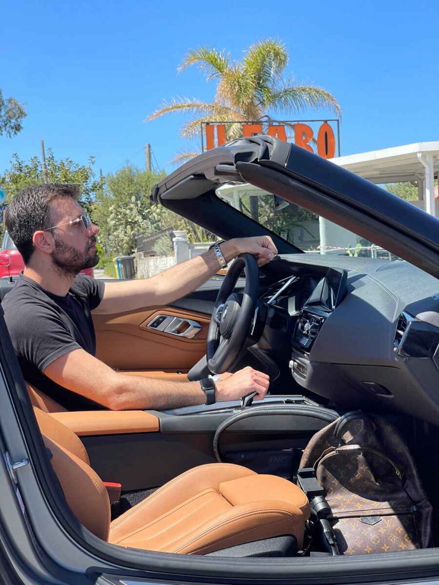 Boom social per le macchine in vendita Boom social per le macchine in vendita