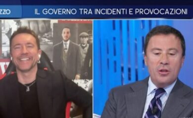Bocchino: “In commissione lavoro un cocktail di compleanno”. Gelo in studio