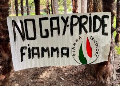 A Como frasi contro il Pride. M5S: “Da condannare, gesto da Medioevo”