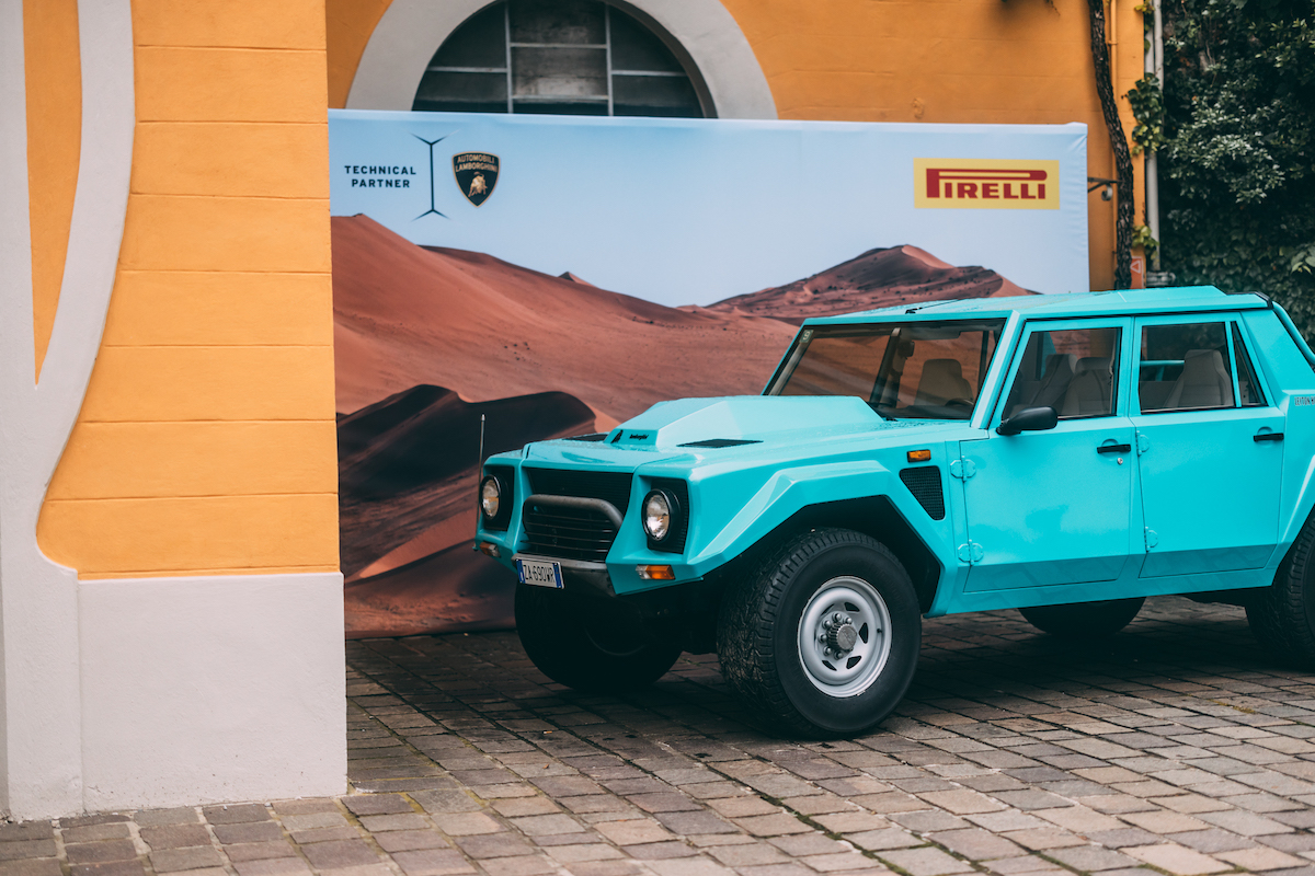 Pirelli: torna lo Scorpion BK, il pneumatico per la Lamborghini LM002 Pirelli: torna lo Scorpion BK, il pneumatico per la Lamborghini LM002