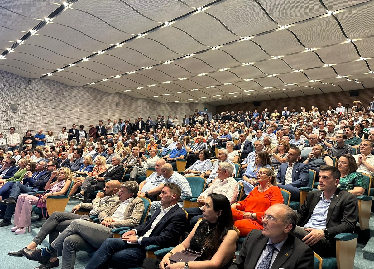 Forza Italia post Berlusconi: 500 persone a Villa Torretta Forza Italia post Berlusconi: 500 persone a Villa Torretta