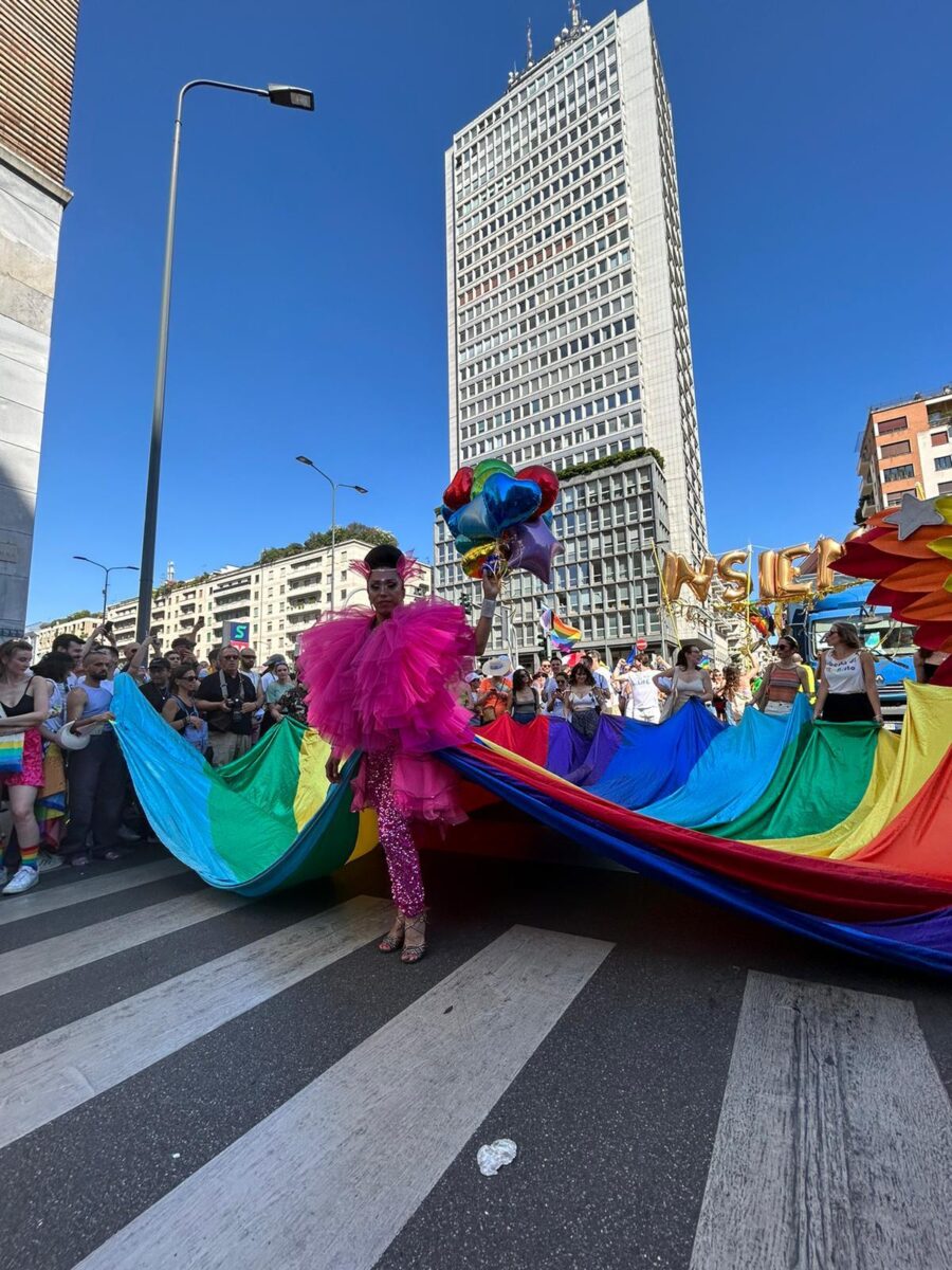 Gay Pride a Milano, presente Schlein: “Pericolo regressione su diritti Lgbtq+”