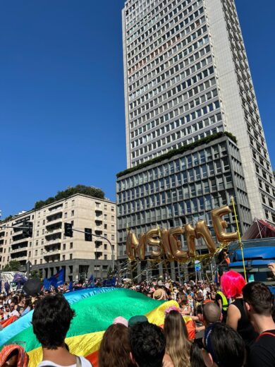 Gay Pride a Milano, presente Schlein: “Pericolo regressione su diritti Lgbtq+”