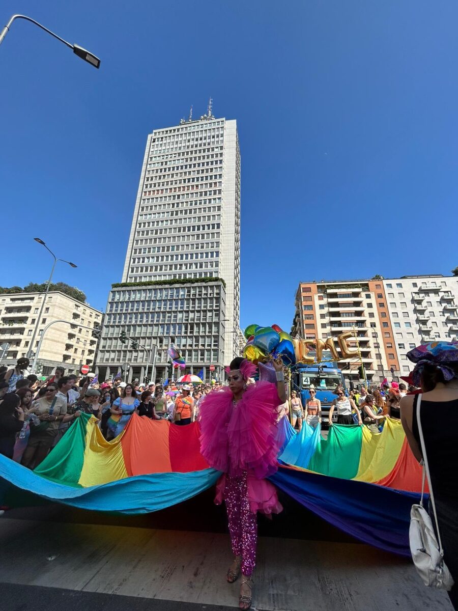 Gay Pride a Milano, presente Schlein: “Pericolo regressione su diritti Lgbtq+”