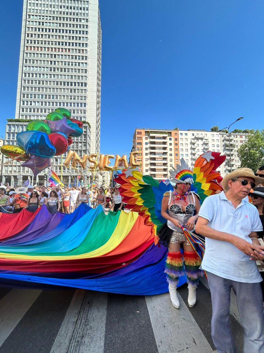 Gay Pride a Milano, presente Schlein: “Pericolo regressione su diritti Lgbtq+”