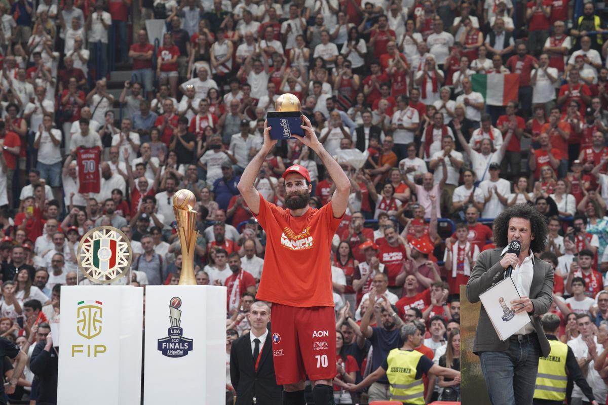 Galleria foto 'Olimpia Milano campione d’Italia: è la terza stella. Datome Mvp' - foto 1
