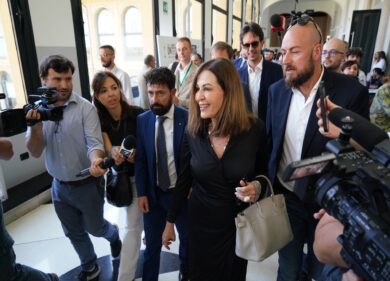 Santanchè: “Dimissioni? Non andiamo dietro a Report. Maggioranza compatta”