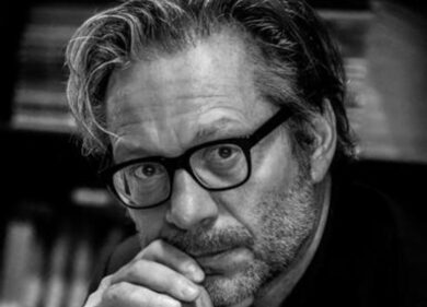 “Mio padre scriveva i decori funebri: così io combatto la morte con le parole”