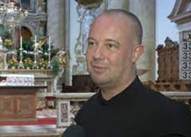 Bolzano, da chirurgo pediatra a parroco: Padre Ulrich Kössler lascia i voti