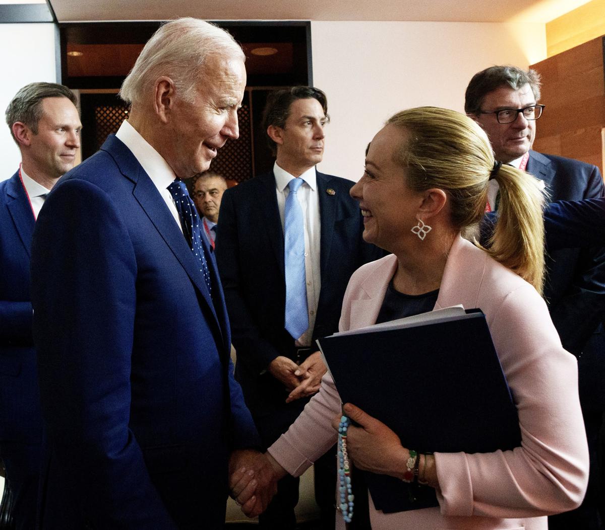 Telefonata tra Meloni e Biden, la premier invitata alla Casa Bianca Telefonata tra Meloni e Biden, la premier invitata alla Casa Bianca