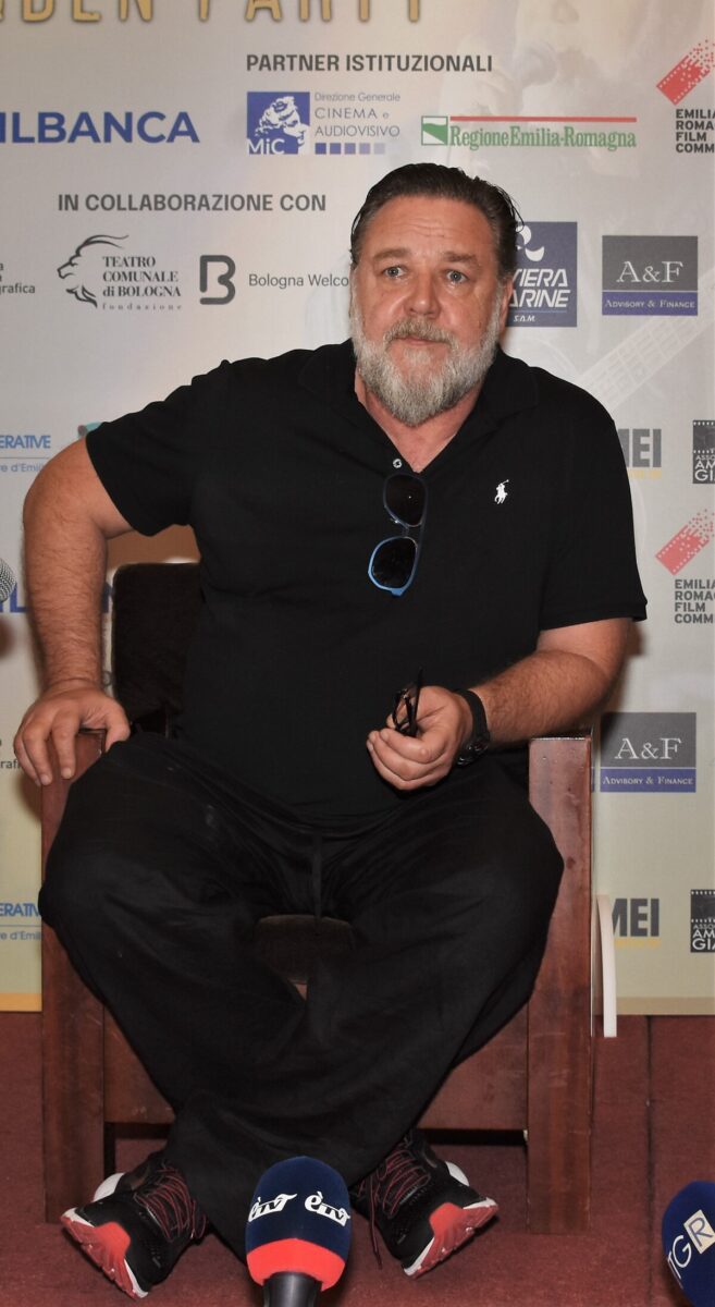 Russell Crowe premio Oscar anche nella solidarietà a Bologna
