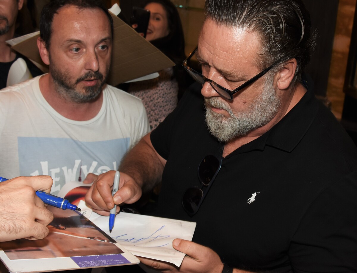Russell Crowe premio Oscar anche nella solidarietà a Bologna
