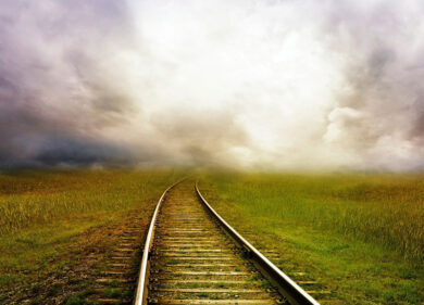 Orrore sulle ferrovie: un cadavere sui binari. Circolazione dei treni in tilt