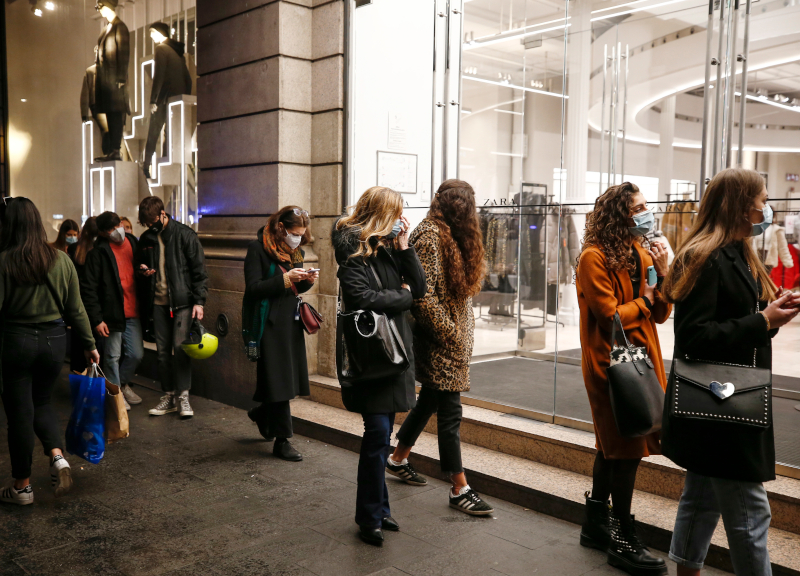 Roma, 6 romani su 10 fanno shopping in periferia: penalizzato il Centro
