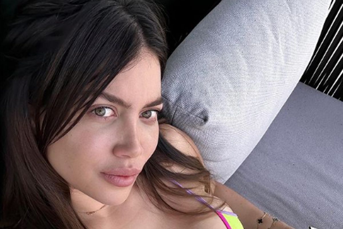 Wanda Nara, bikini fluo manda in tilt i fans. Le foto. E Mauro Icardi…