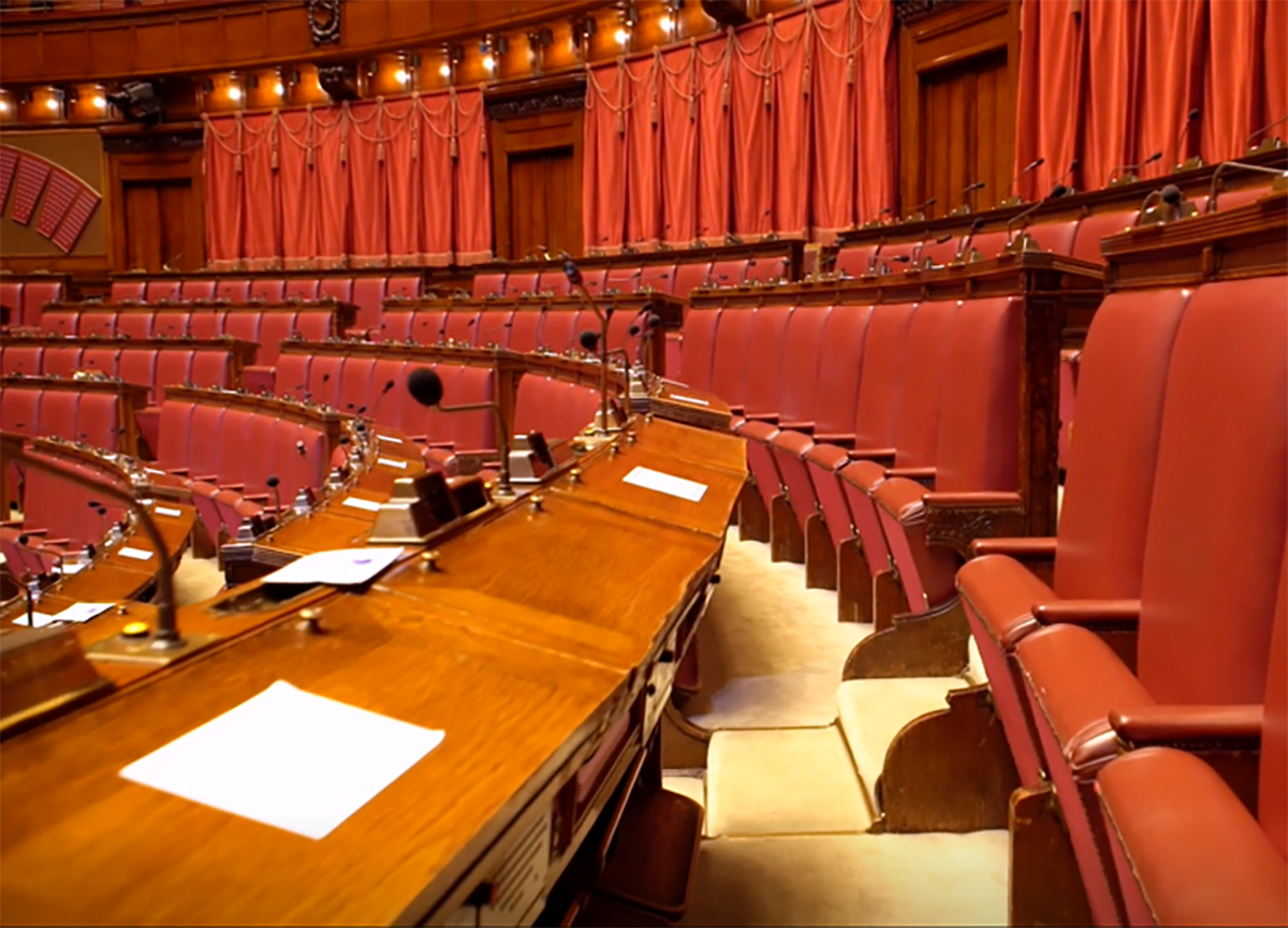 Parlamento, effetto tagli: i deputati non lavorano e i neo assunti fuggono via Parlamento, effetto tagli: i deputati non lavorano e i neo assunti fuggono via