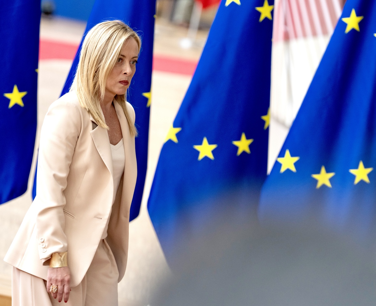Meloni poliglotta al Consiglio europeo: senti come parla perfettamente inglese